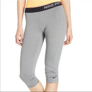 Nike pro gray cropped leggings